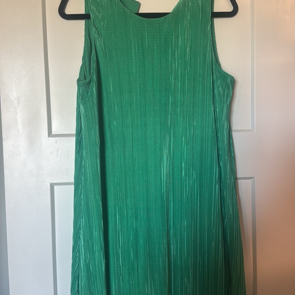 Elegant Green Sleeveless Dress